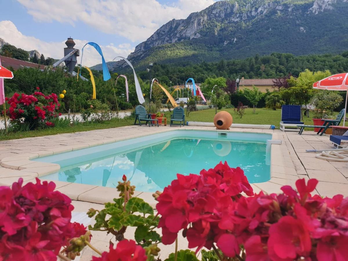 Hotel Restaurant Rose Des Pyrenees Belvianes-et-Cavirac Exterior foto