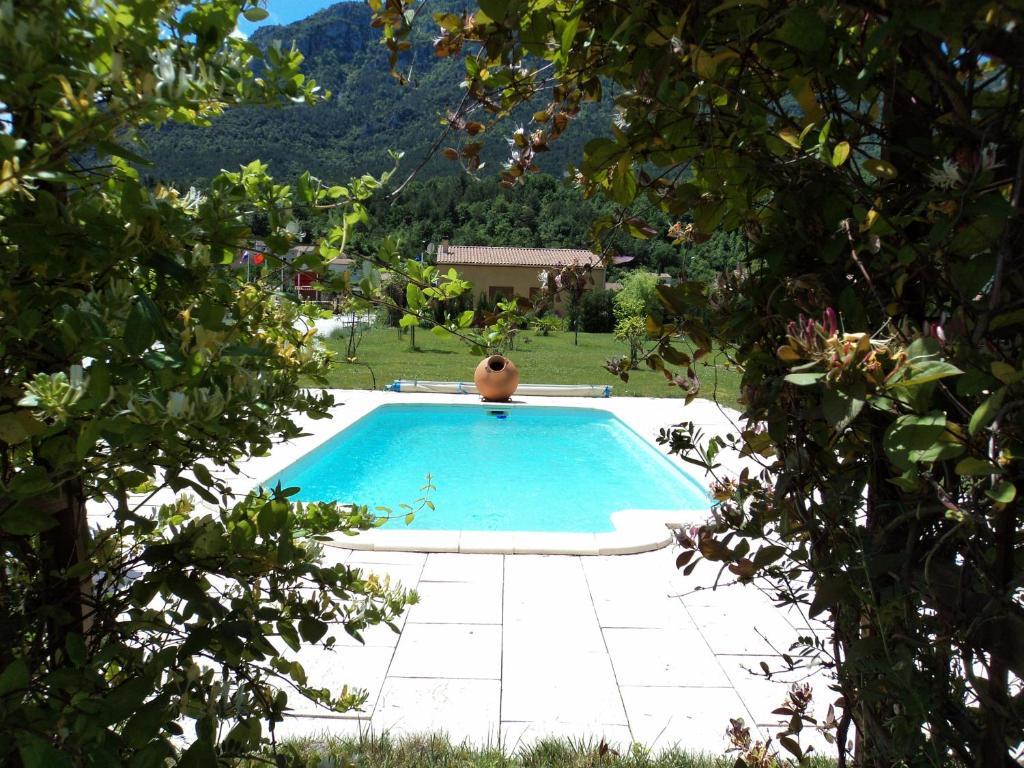 Hotel Restaurant Rose Des Pyrenees Belvianes-et-Cavirac Exterior foto